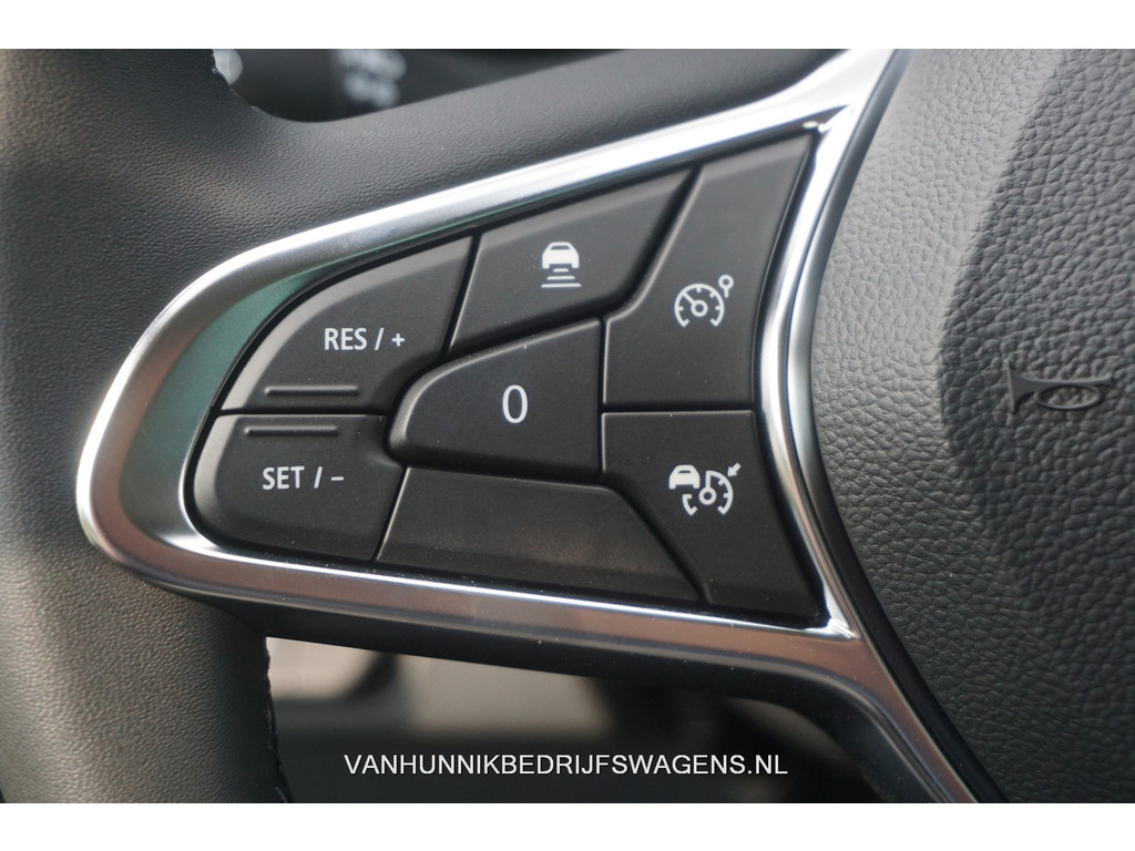 37242413-renault-trafic-16