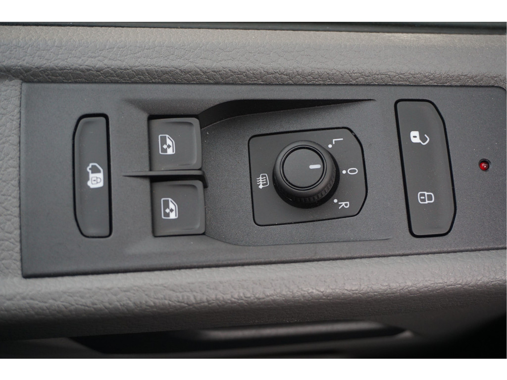 38921718-volkswagen-transporter-17