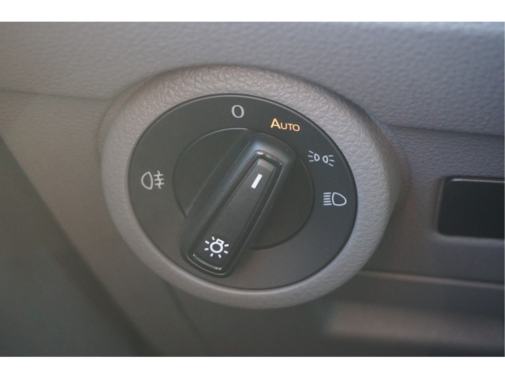 40015245-volkswagen-transporter-16