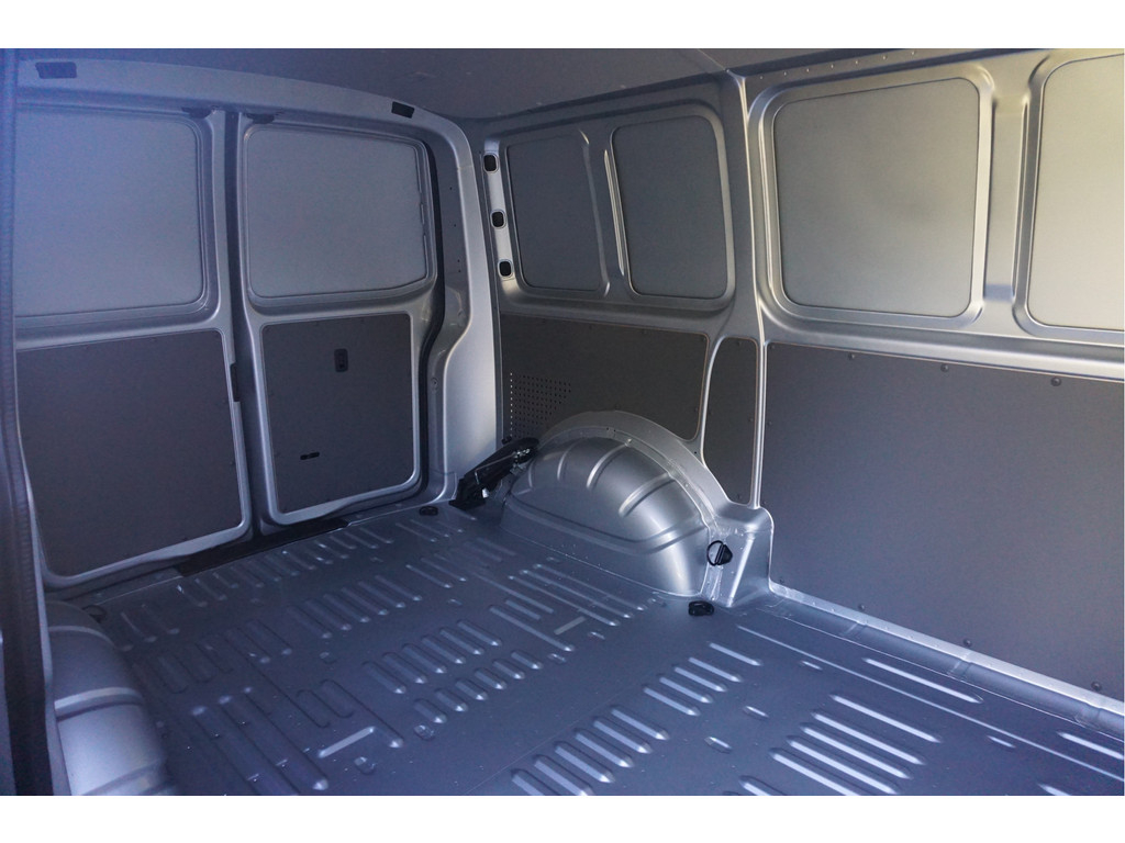 40015245-volkswagen-transporter-8