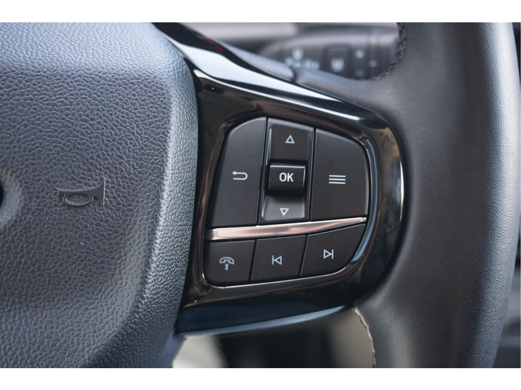 40244825-ford-transit-custom-17