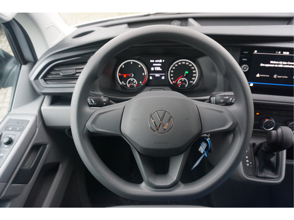 41240952-volkswagen-transporter-10