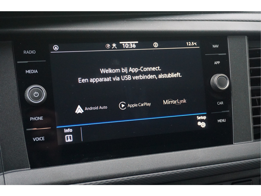 41240952-volkswagen-transporter-14