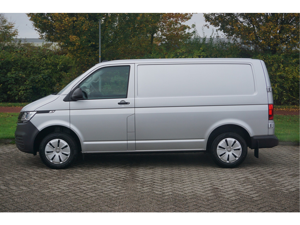 41240952-volkswagen-transporter-2