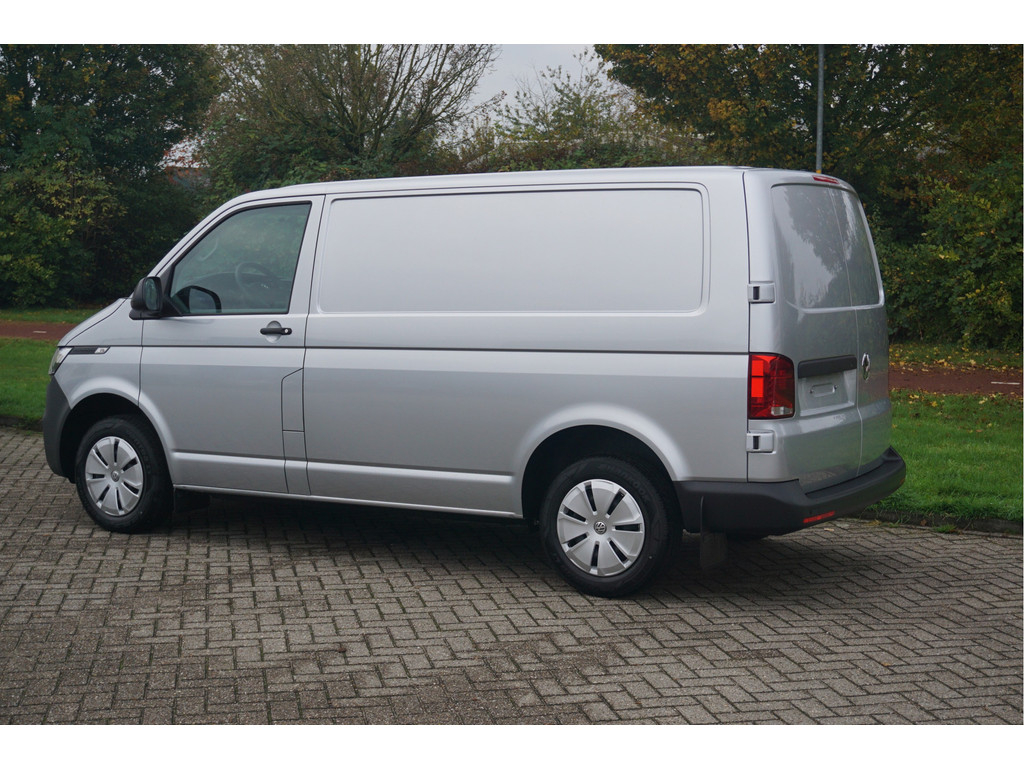 41240952-volkswagen-transporter-3