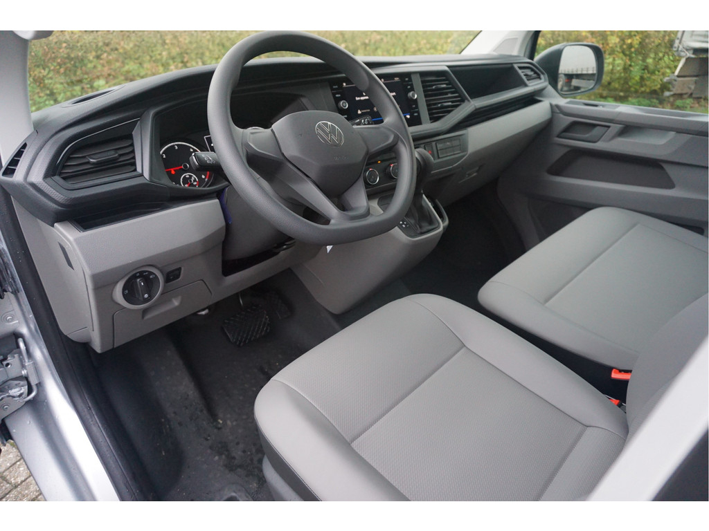 41240952-volkswagen-transporter-9