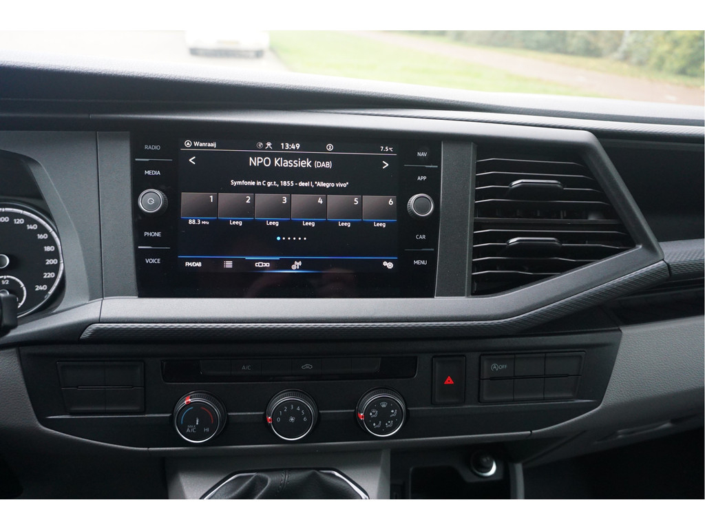 41241034-volkswagen-transporter-11