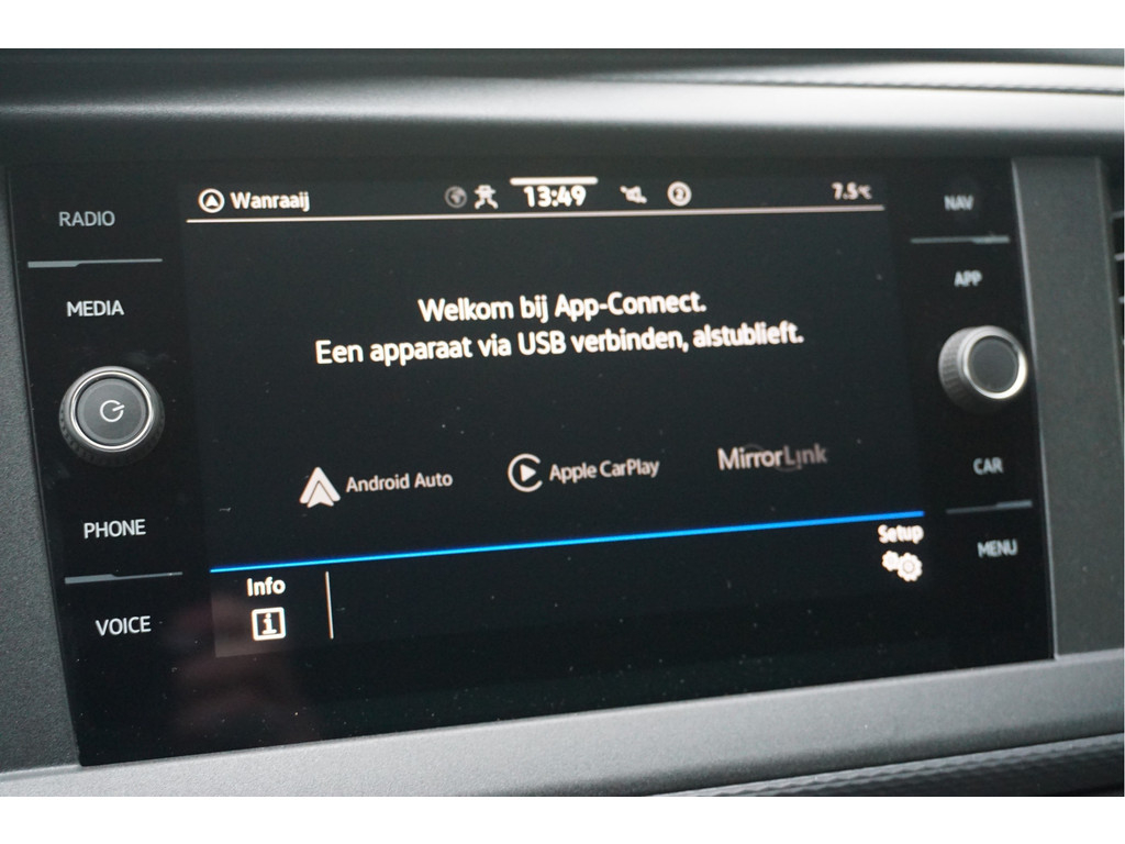 41241034-volkswagen-transporter-14