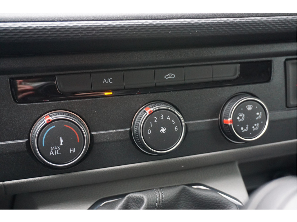 41241034-volkswagen-transporter-15