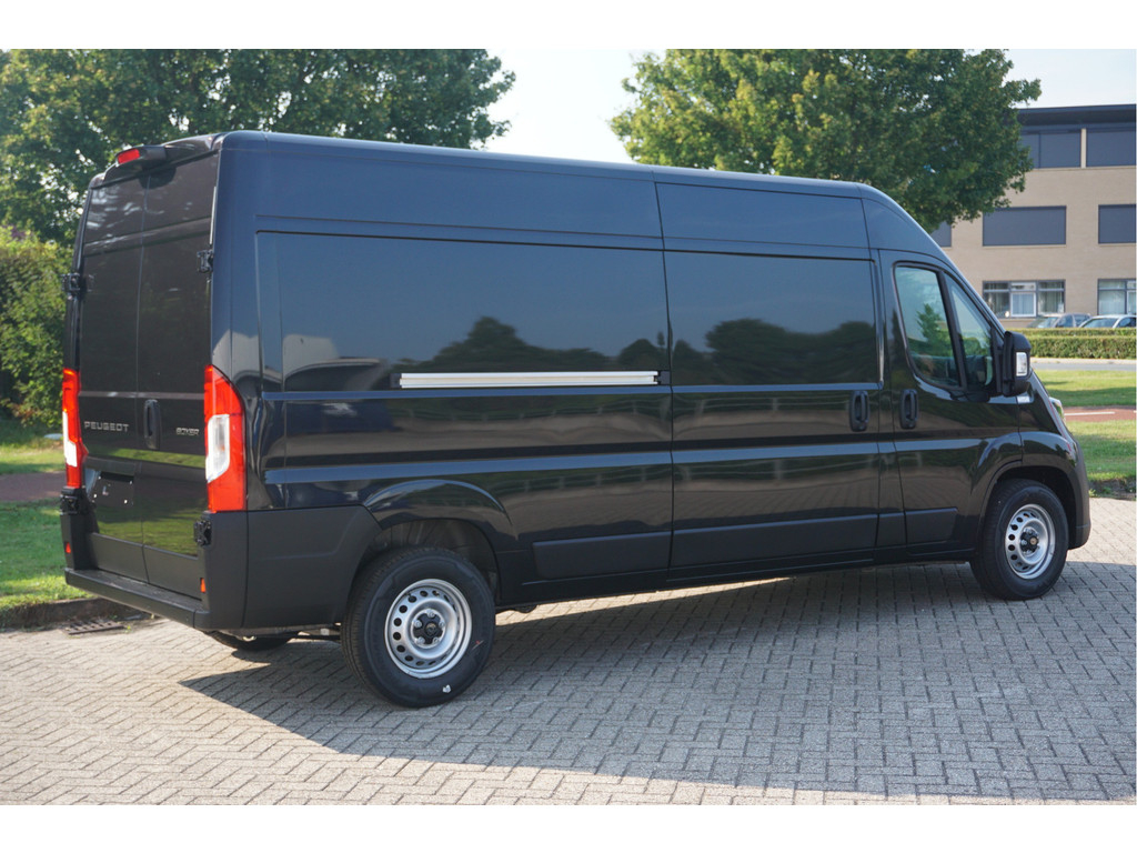 42122679-peugeot-boxer-5