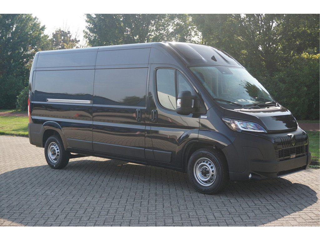 42122679-peugeot-boxer-7