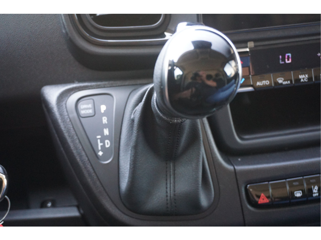 42123486-peugeot-boxer-16