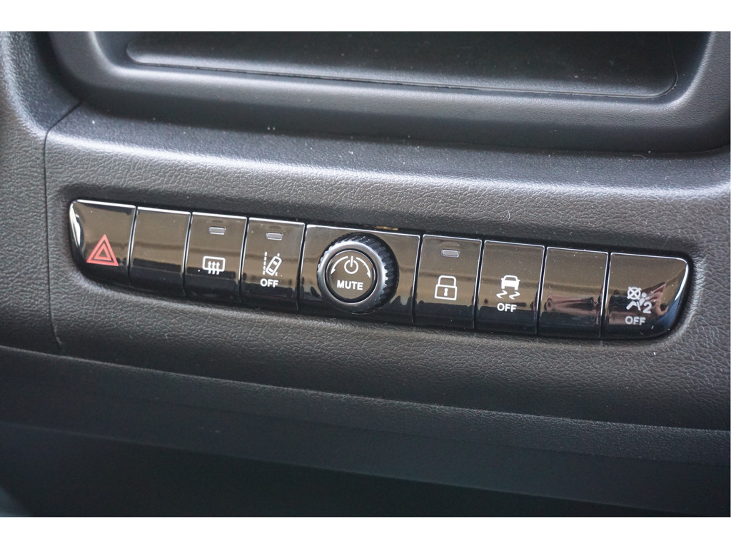 42123761-peugeot-boxer-15