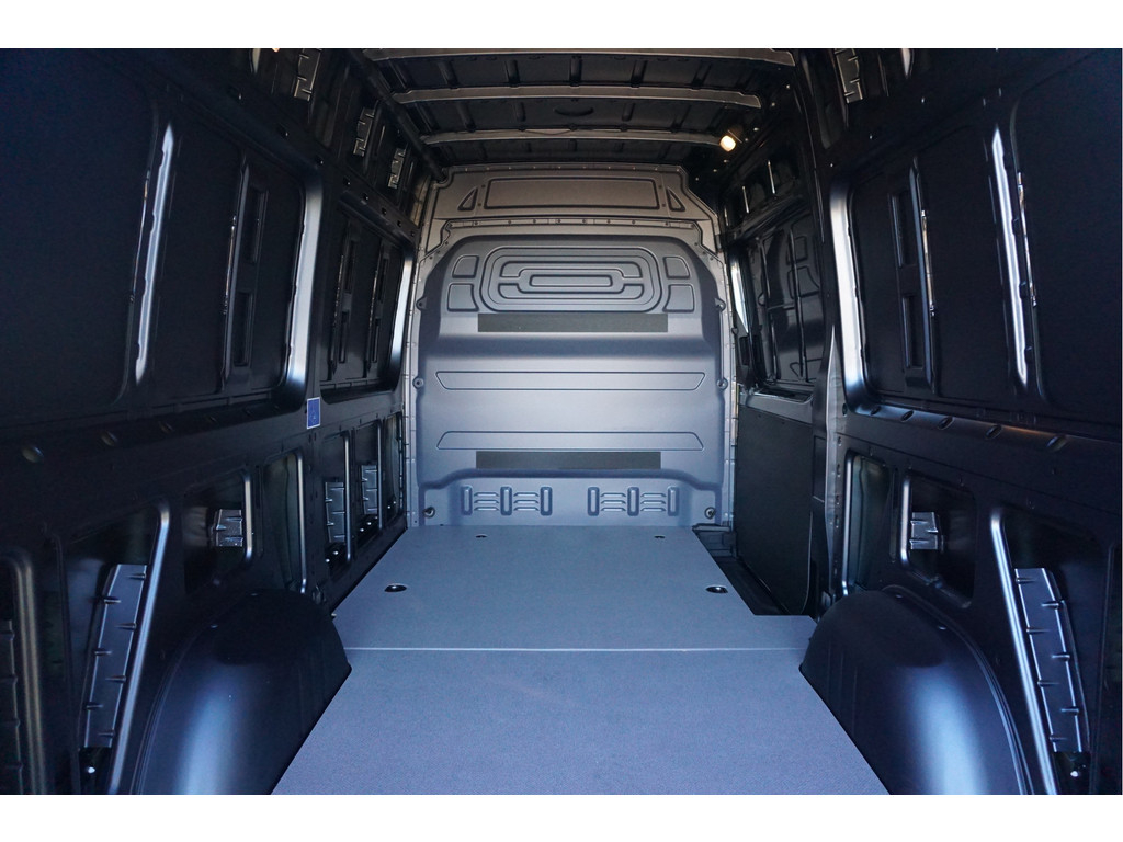 42172582-mercedes-benz-sprinter-7