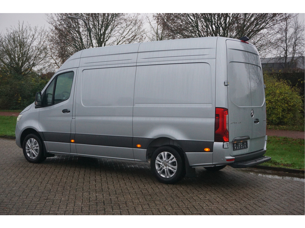 42172688-mercedes-benz-sprinter-3