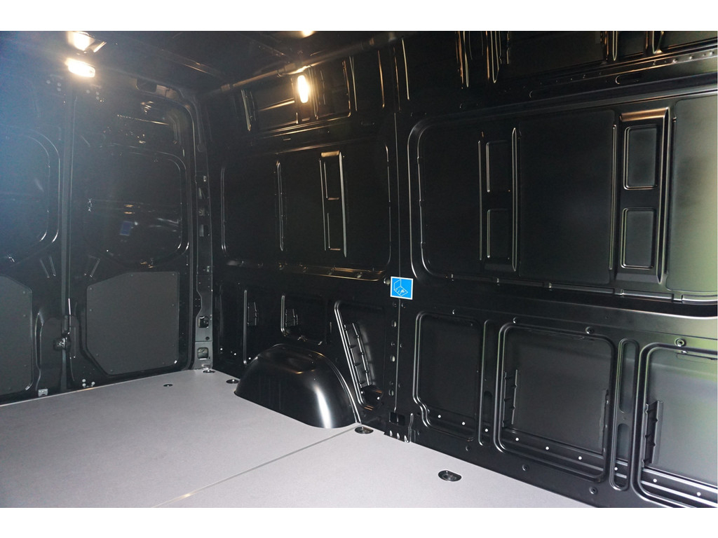 42172713-mercedes-benz-sprinter-6