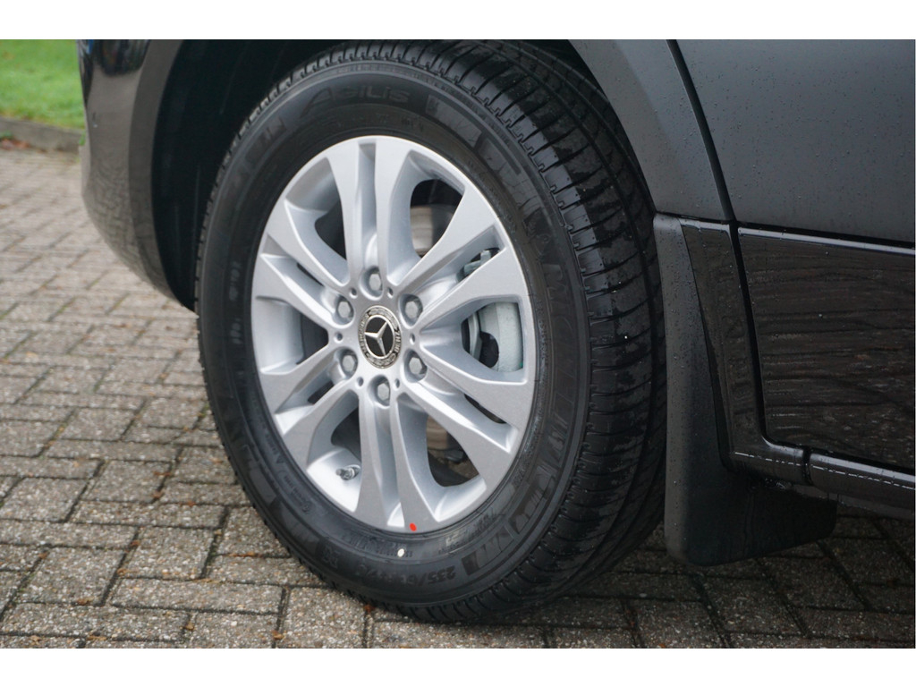 42172748-mercedes-benz-sprinter-17