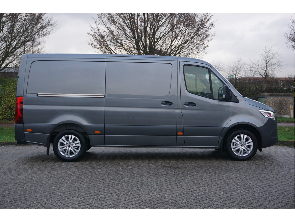 42172748-mercedes-benz-sprinter-5