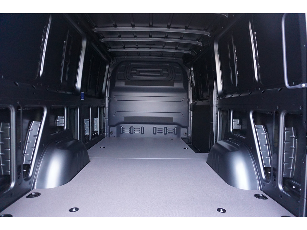 42172748-mercedes-benz-sprinter-7