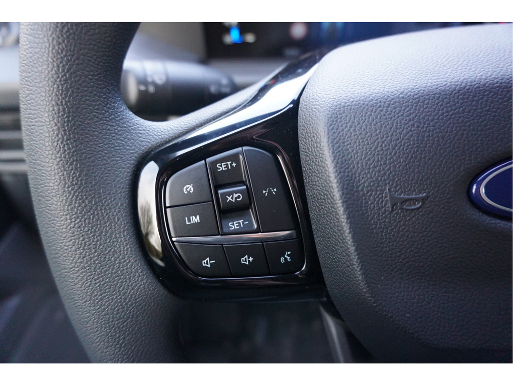 42668904-ford-transit-custom-15