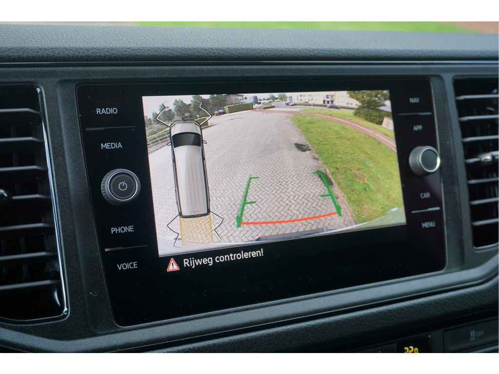 42769760-volkswagen-crafter-11