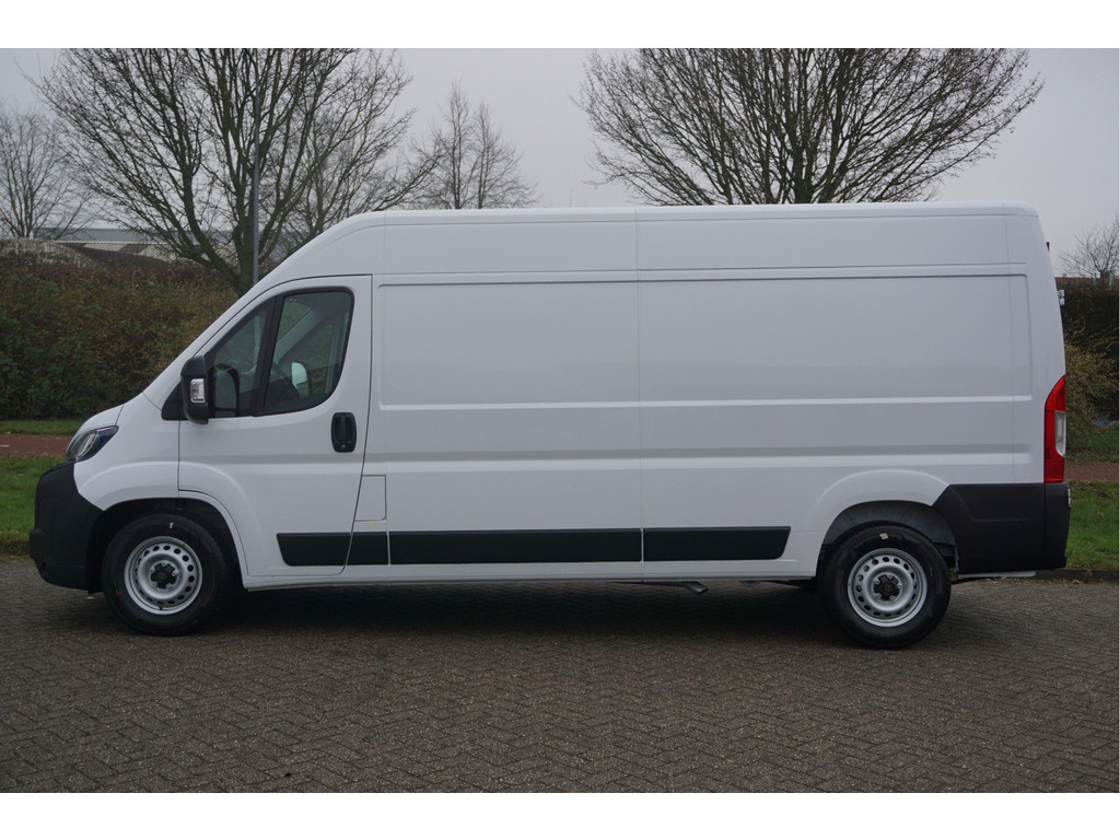 42945142-peugeot-boxer-2