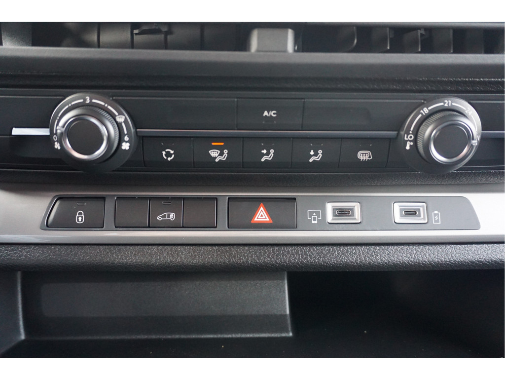 42948344-citroen-jumpy-14