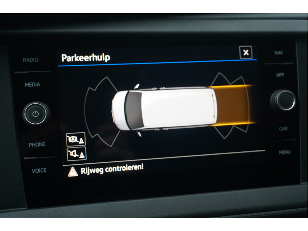 43017916-volkswagen-transporter-12