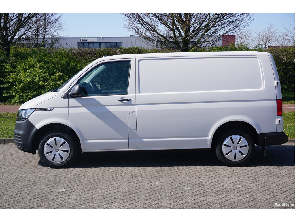 43017916-volkswagen-transporter-2