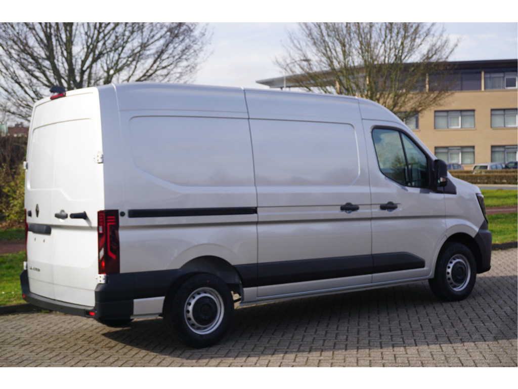 43184479-renault-master-5