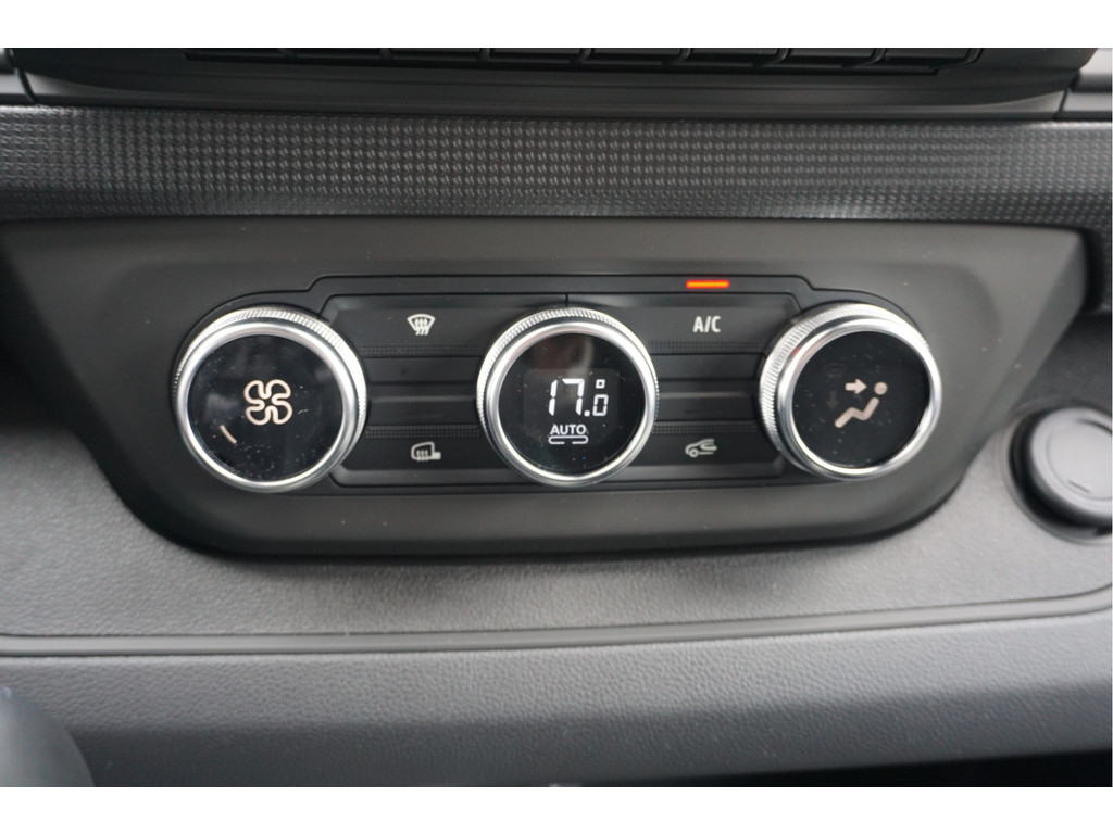 43764346-renault-trafic-13