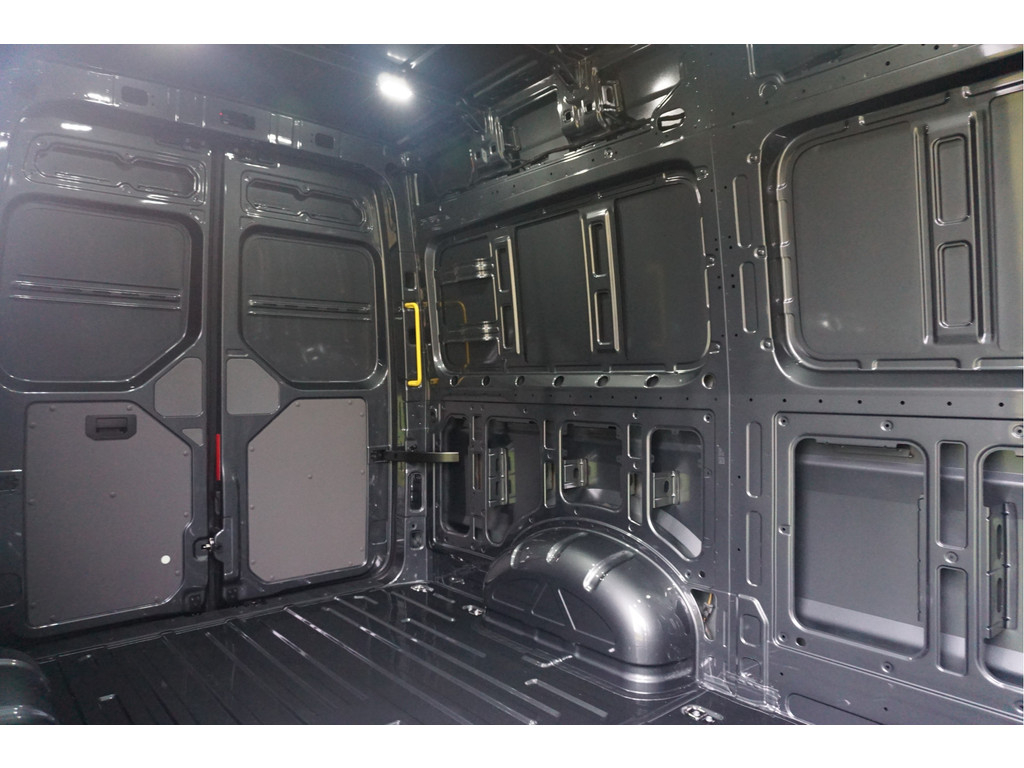 45748156-volkswagen-crafter-8