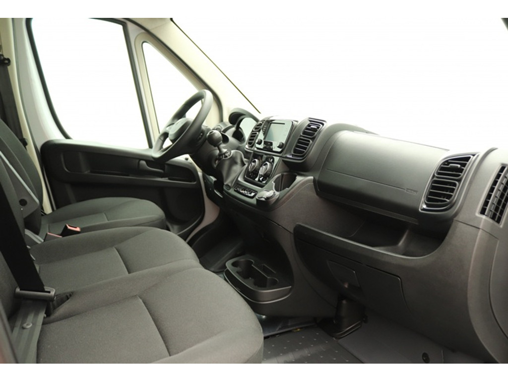 46068332-peugeot-boxer-10