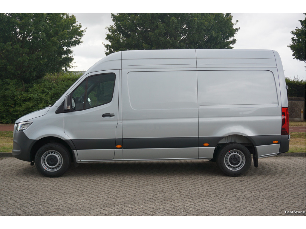 46275889-mercedes-benz-sprinter-2