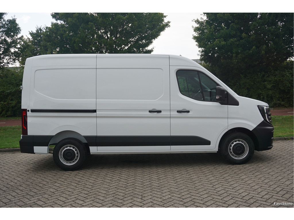 46563260-nissan-interstar-5