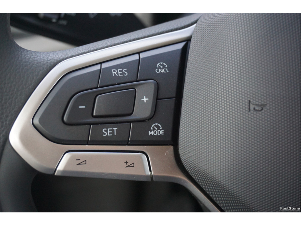 47068514-volkswagen-crafter-15