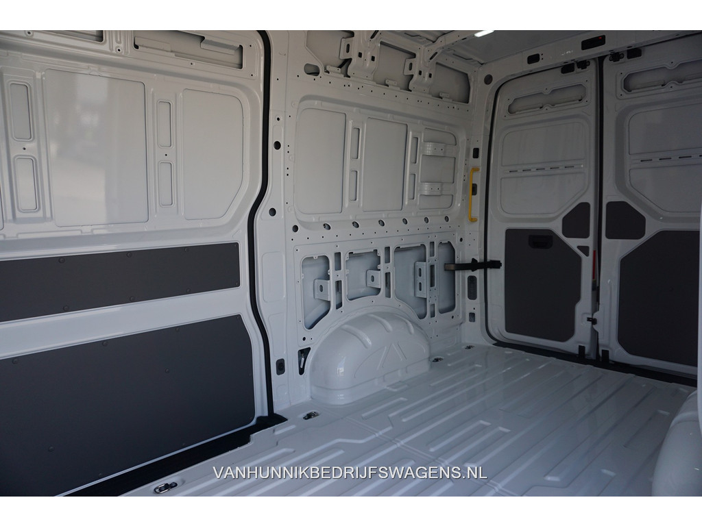 47068514-volkswagen-crafter-8