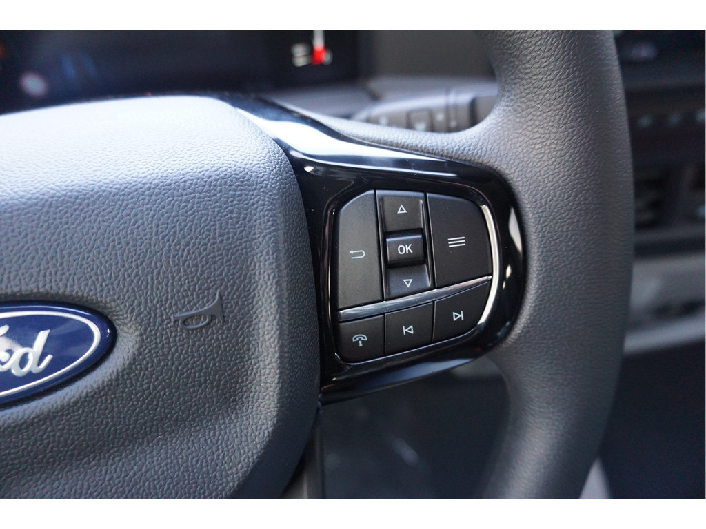 47089104-ford-transit-custom-16