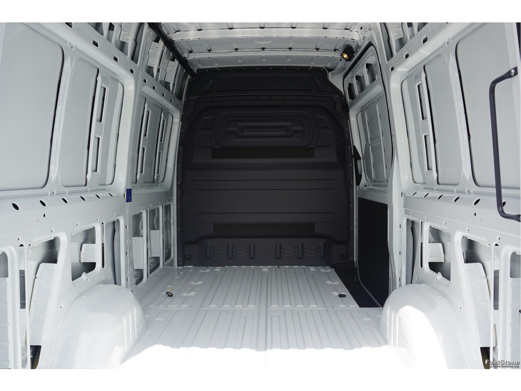 47569334-mercedes-benz-sprinter-7