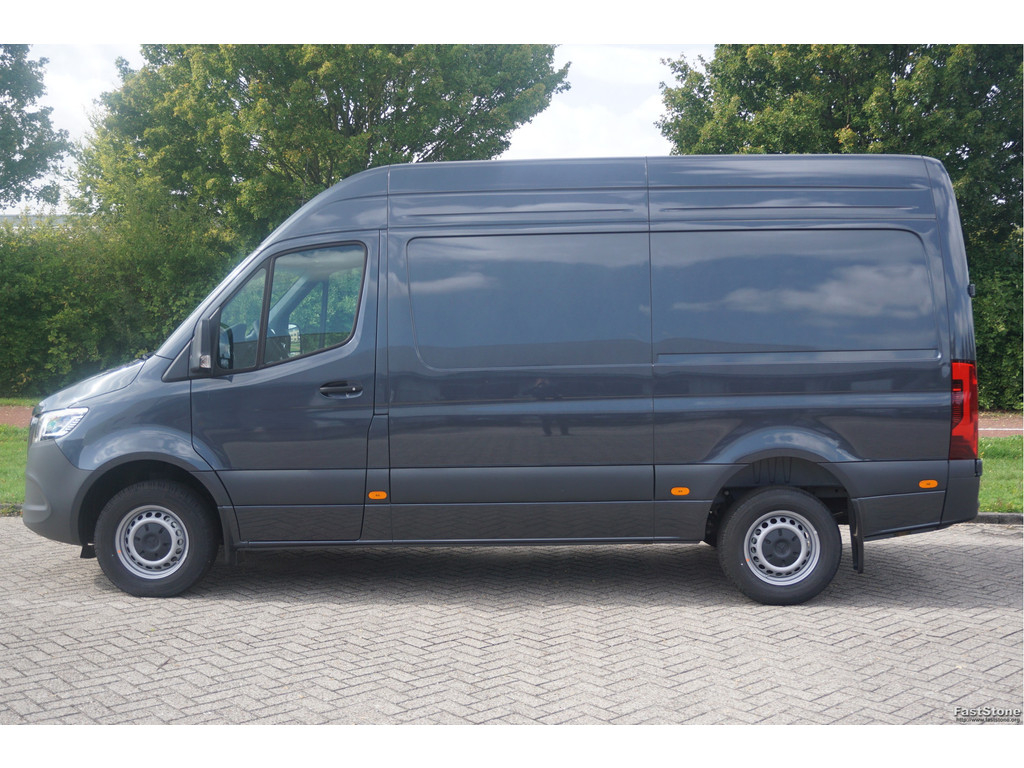 47643037-mercedes-benz-sprinter-2