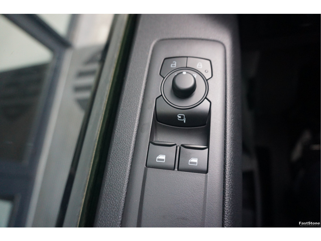 47968461-ford-transit-custom-15