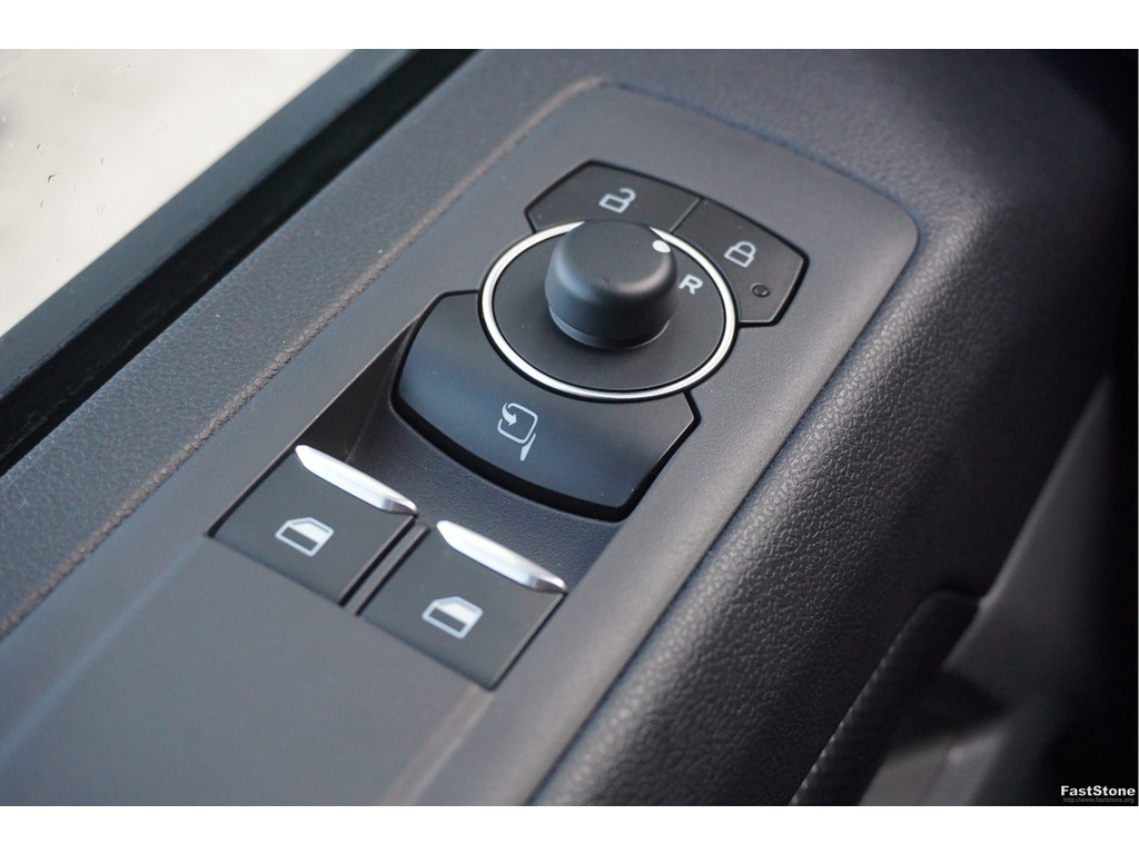 48125009-ford-transit-custom-19