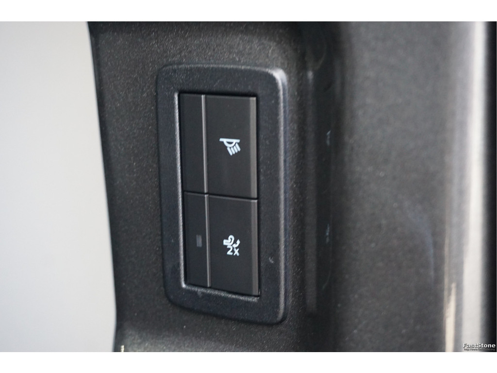 48125136-ford-transit-custom-10