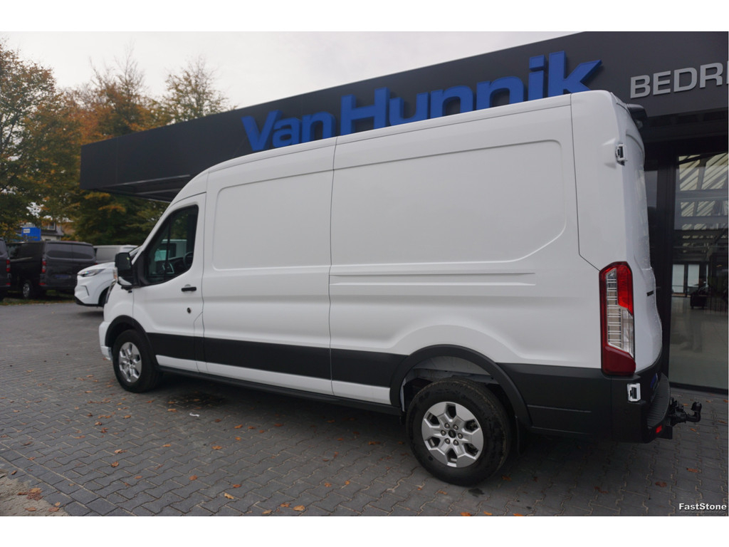 48905796-ford-transit-3