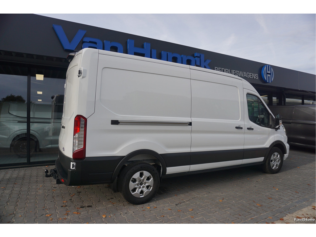 48905812-ford-transit-4