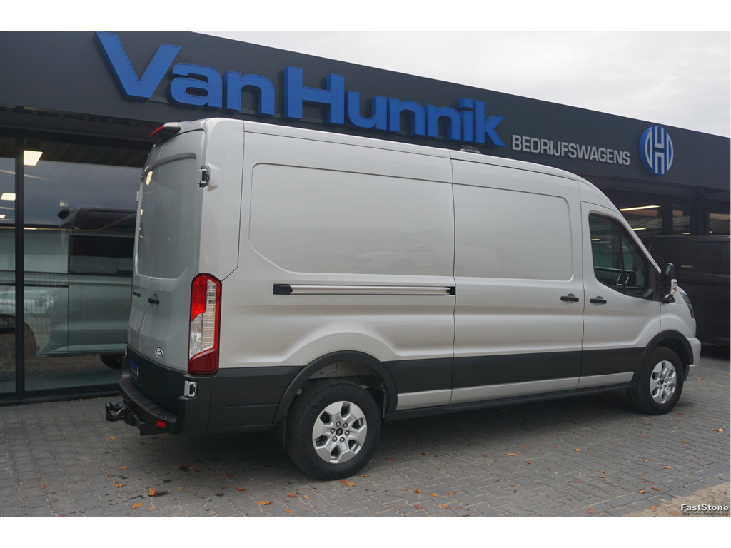 48909947-ford-transit-4