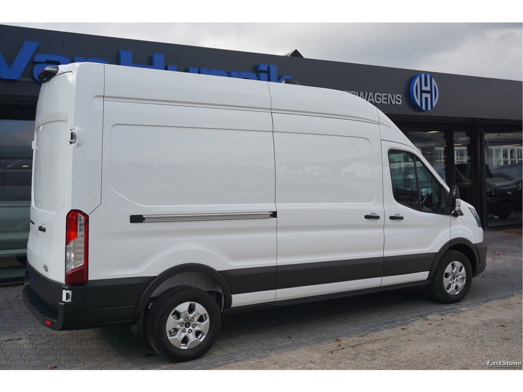 48948063-ford-transit-4