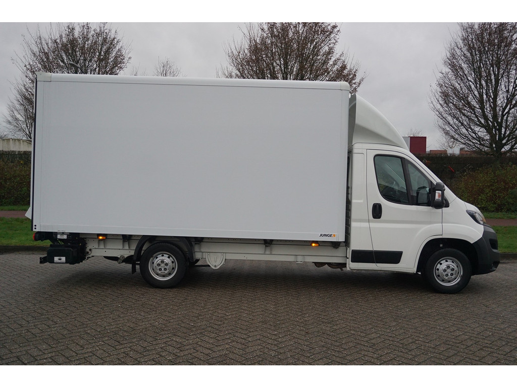 49309816-peugeot-boxer-5