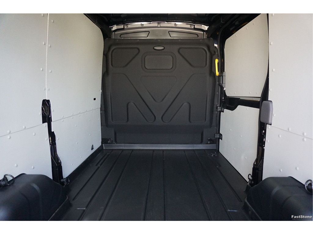 50187934-ford-transit-8