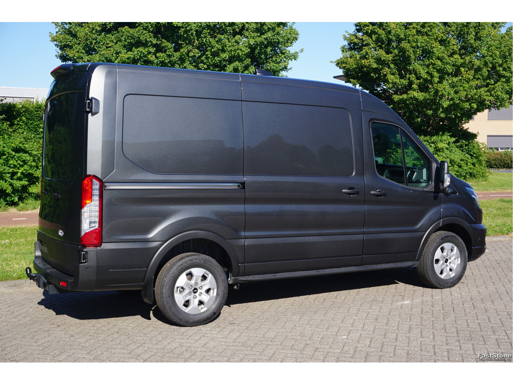 50187997-ford-transit-4